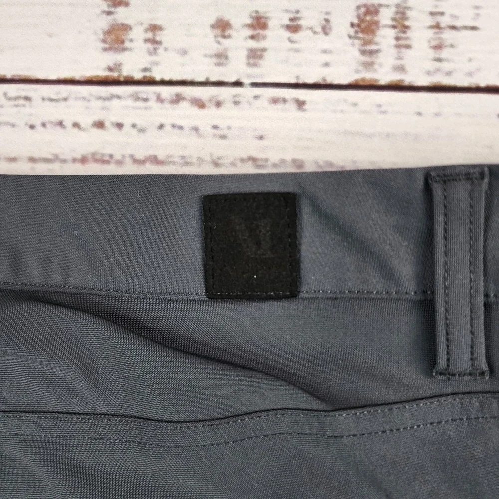 Vuori Meta Pants Mens 34 Black Athletic Slim Fit Stretch Golf Chino V430